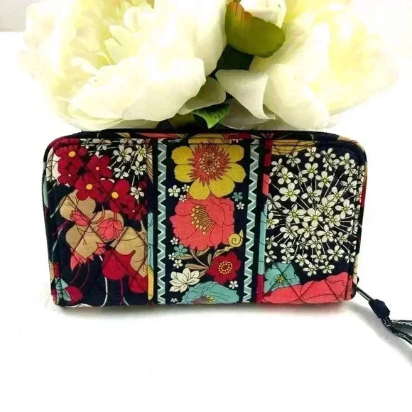 Vera Bradley Bright Floral Snail Print Quilted Cotton Wrap Round Zip Long Wallet - Picture 11 of 14